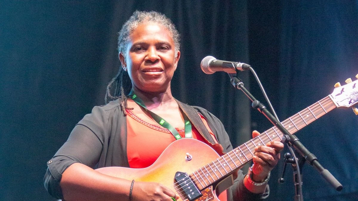 Ruthie Foster Wrote Just Say Yes on a Sticky Note