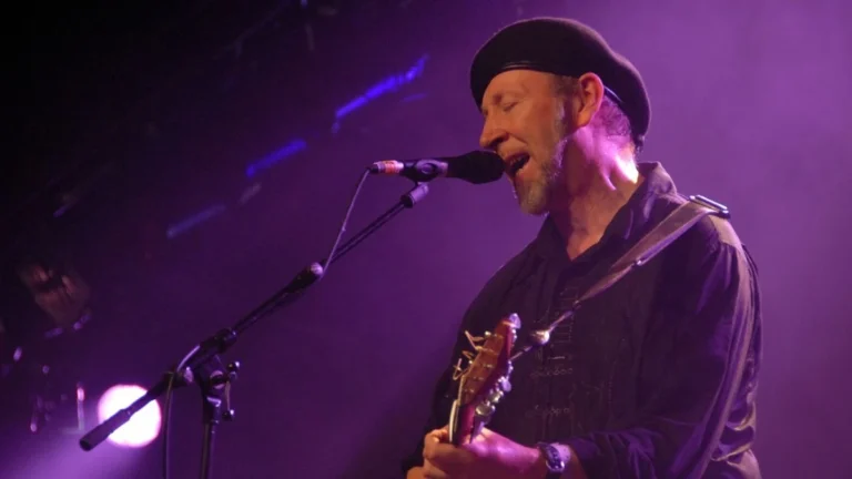 Richard Thompson Builds Albums by Asking Which Songs Are Siblings