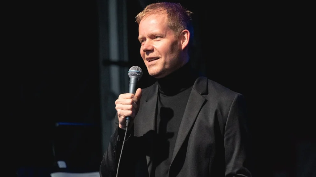 Max Richter Turned Ocean Waves and Gunfire Into an Album