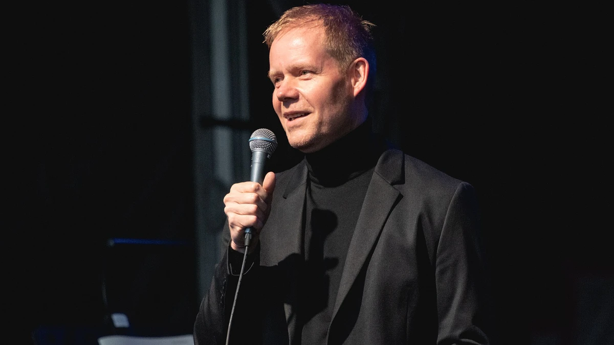 Max Richter Turned Ocean Waves and Gunfire Into an Album