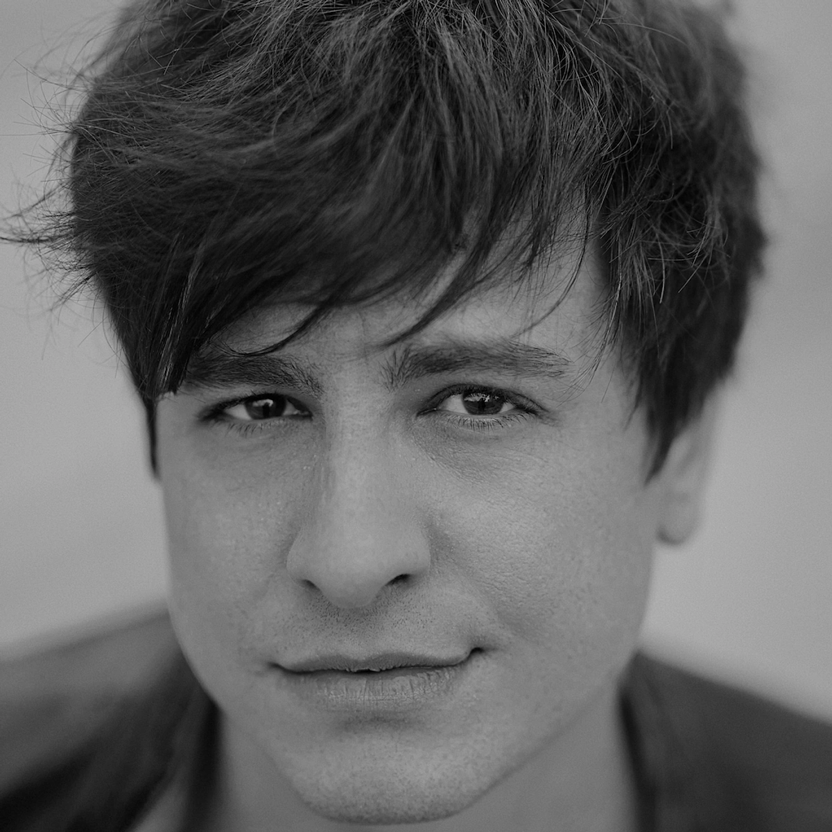 Loucas Bretz Moves Here Comes the Sun From the Abbey Road Era Into Acoustic Rock