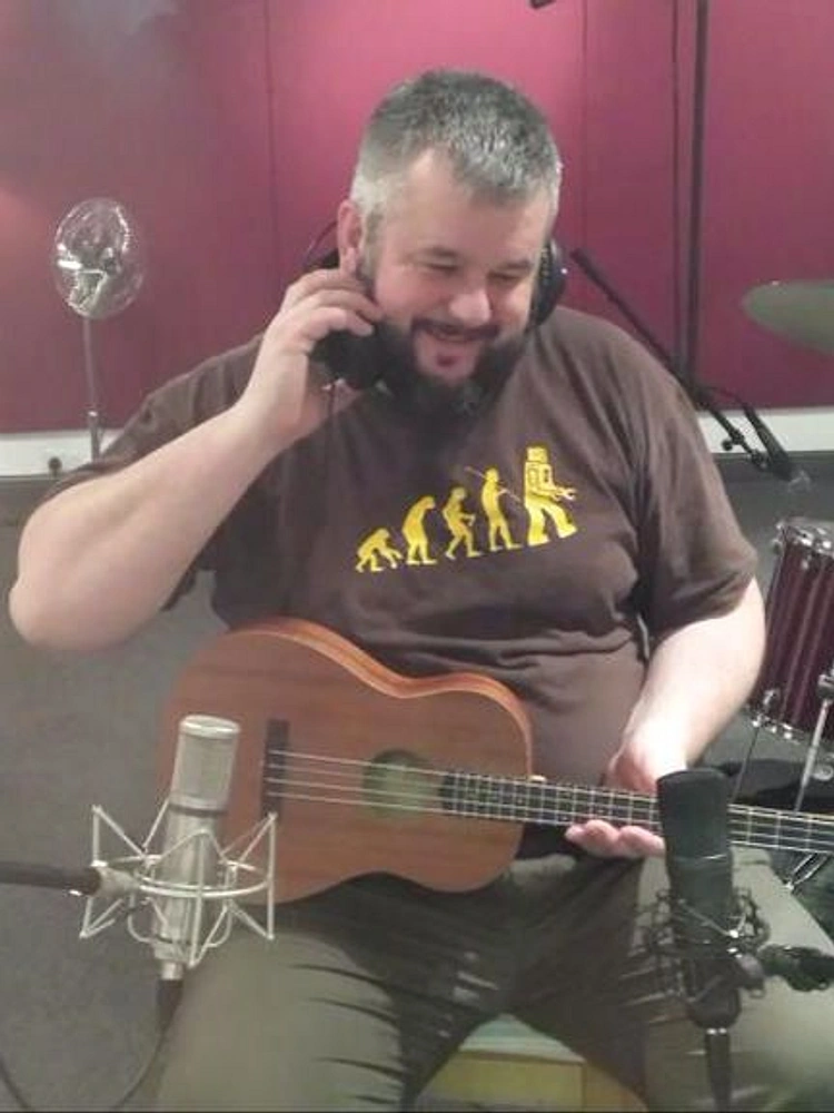 BlackSheepLad's Zombie Romance: What the Microphone Hears in a Pandemic Ukulele Waltz