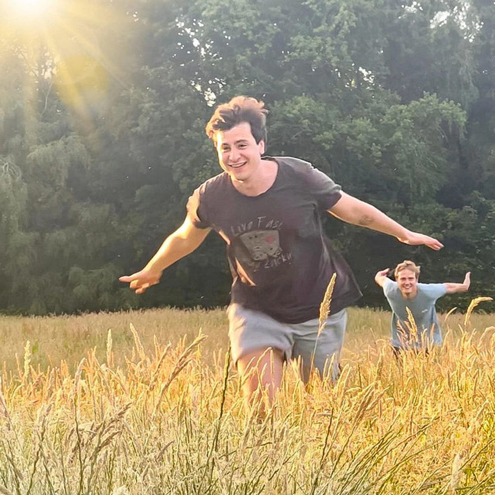 Loucas Bretz Moves Here Comes the Sun From the Abbey Road Era Into Acoustic Rock